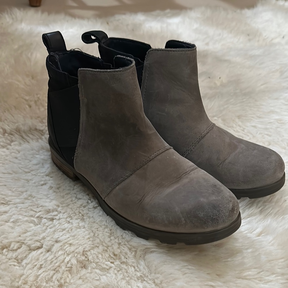 Gray and Black Ankle Boots with Suede Finish and Elastic Panels